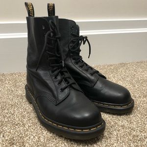 Dr. Martens - womens leather lace up black boot